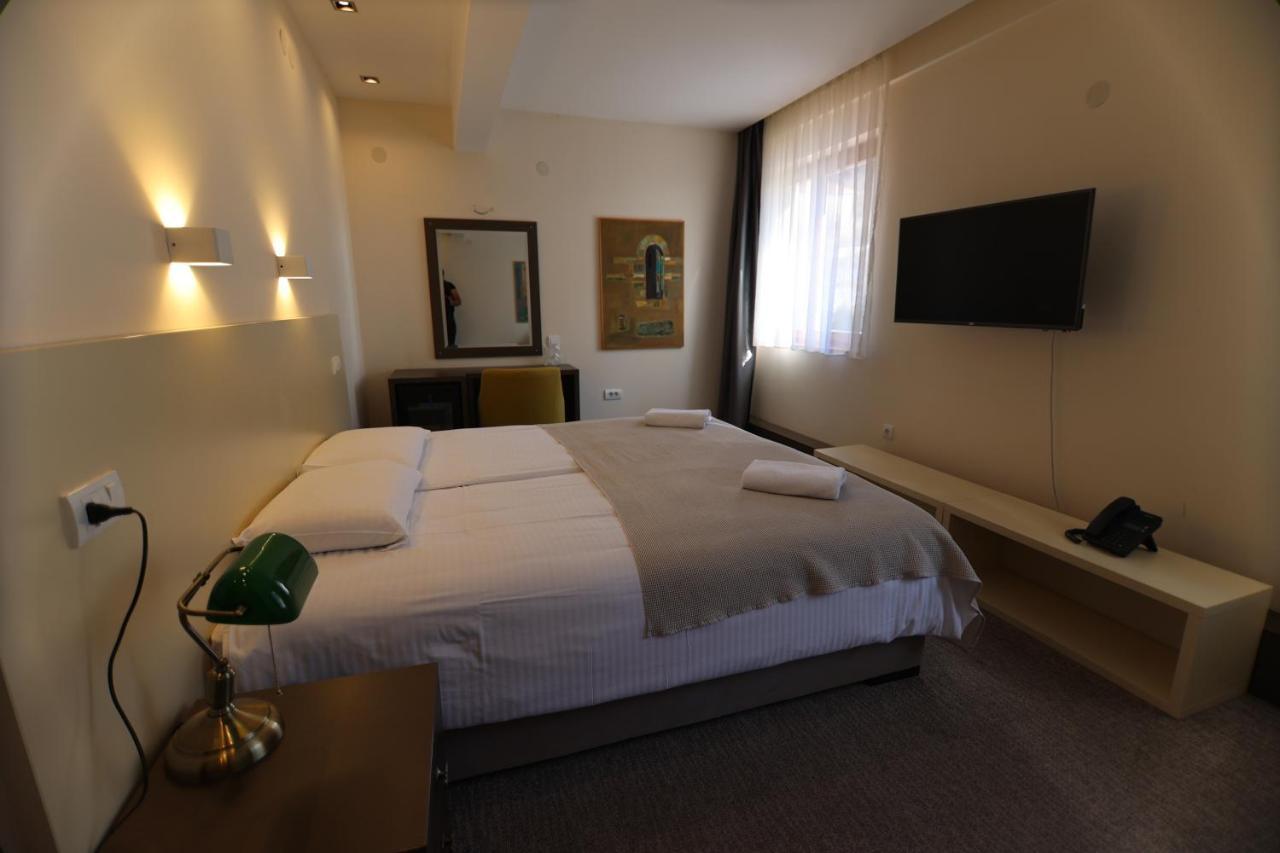 Hotel Happy ディミトロヴグラード エクステリア 写真